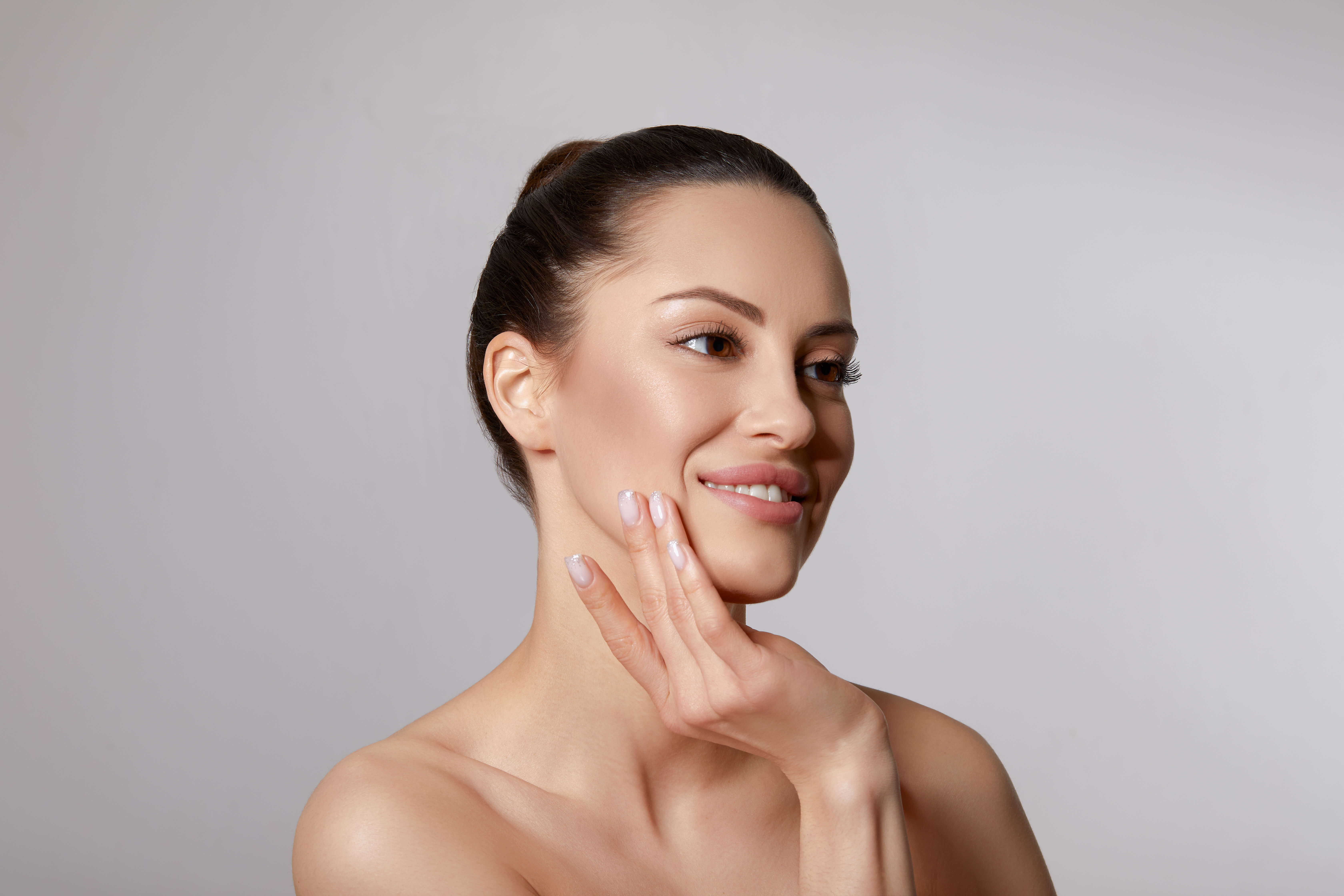 жінці - здорову, красиву шкіру та нігті 