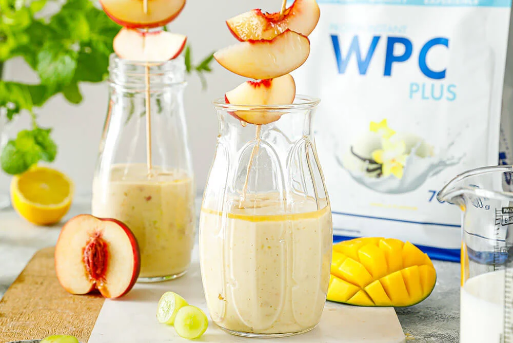 Протеїновий коктейль з манго та нектарином 