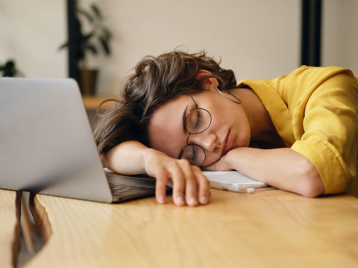 втомлена жінка