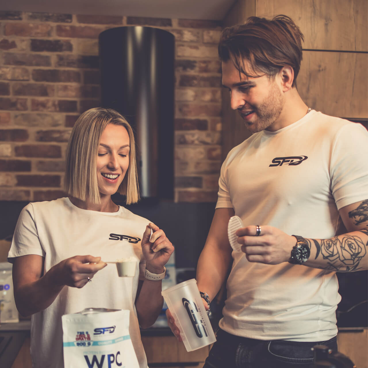 чоловіки та жінки з протеїновою добавкою WPC 