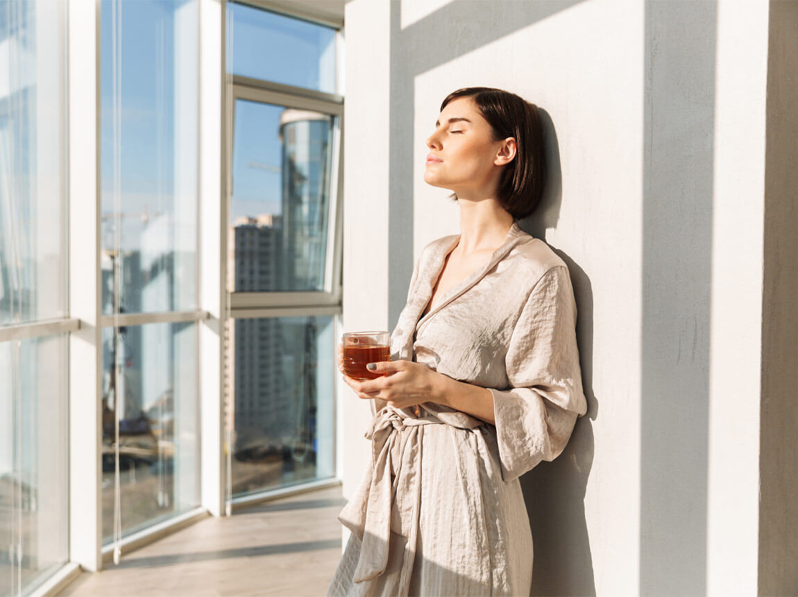 жінка - промені сонця 