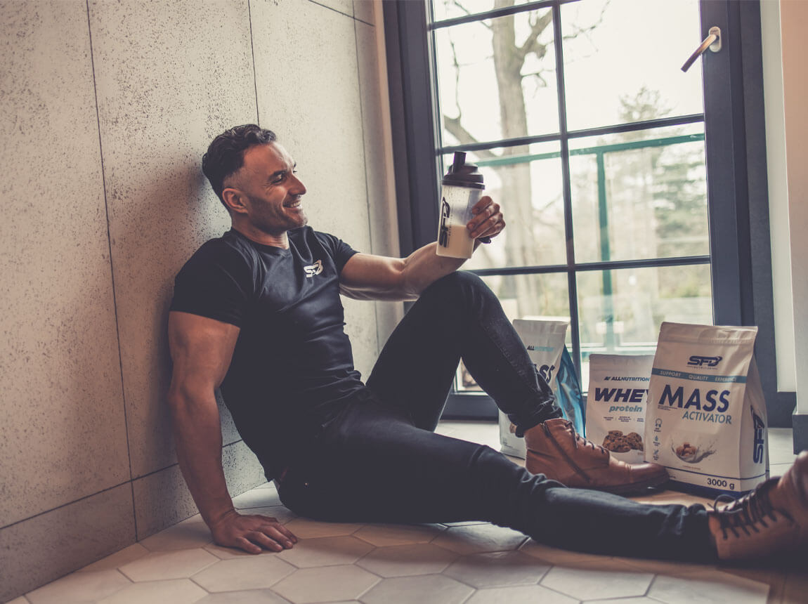 чоловік з харчовою добавкою типу гейнер