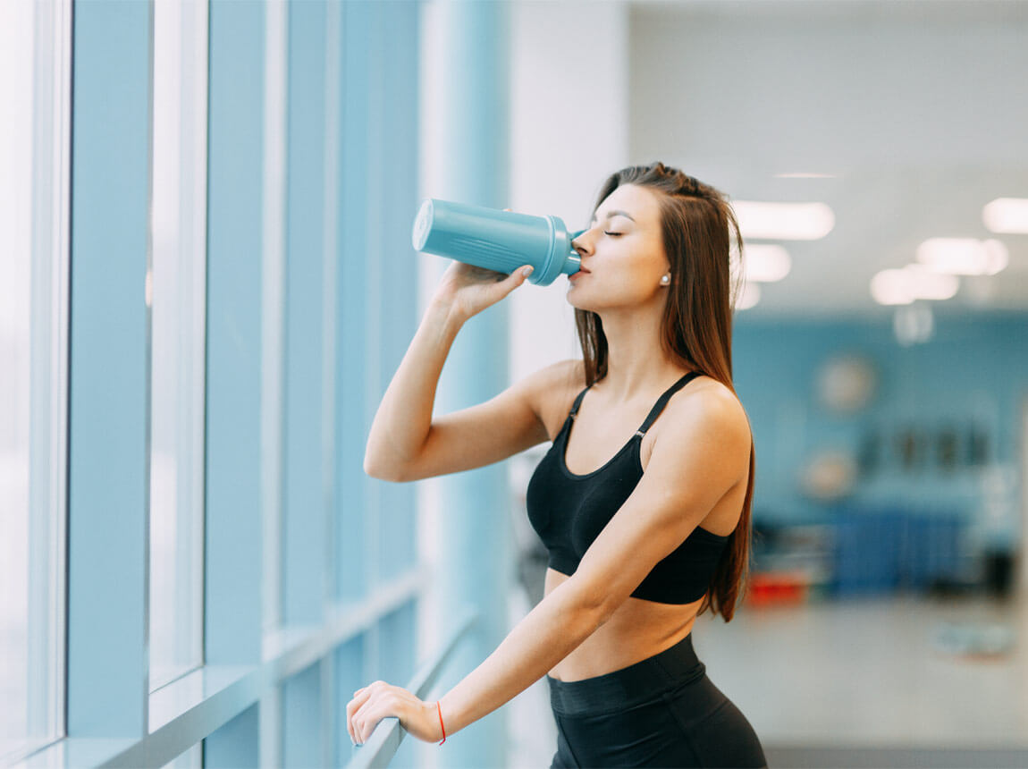 жінка з білковою добавкою 