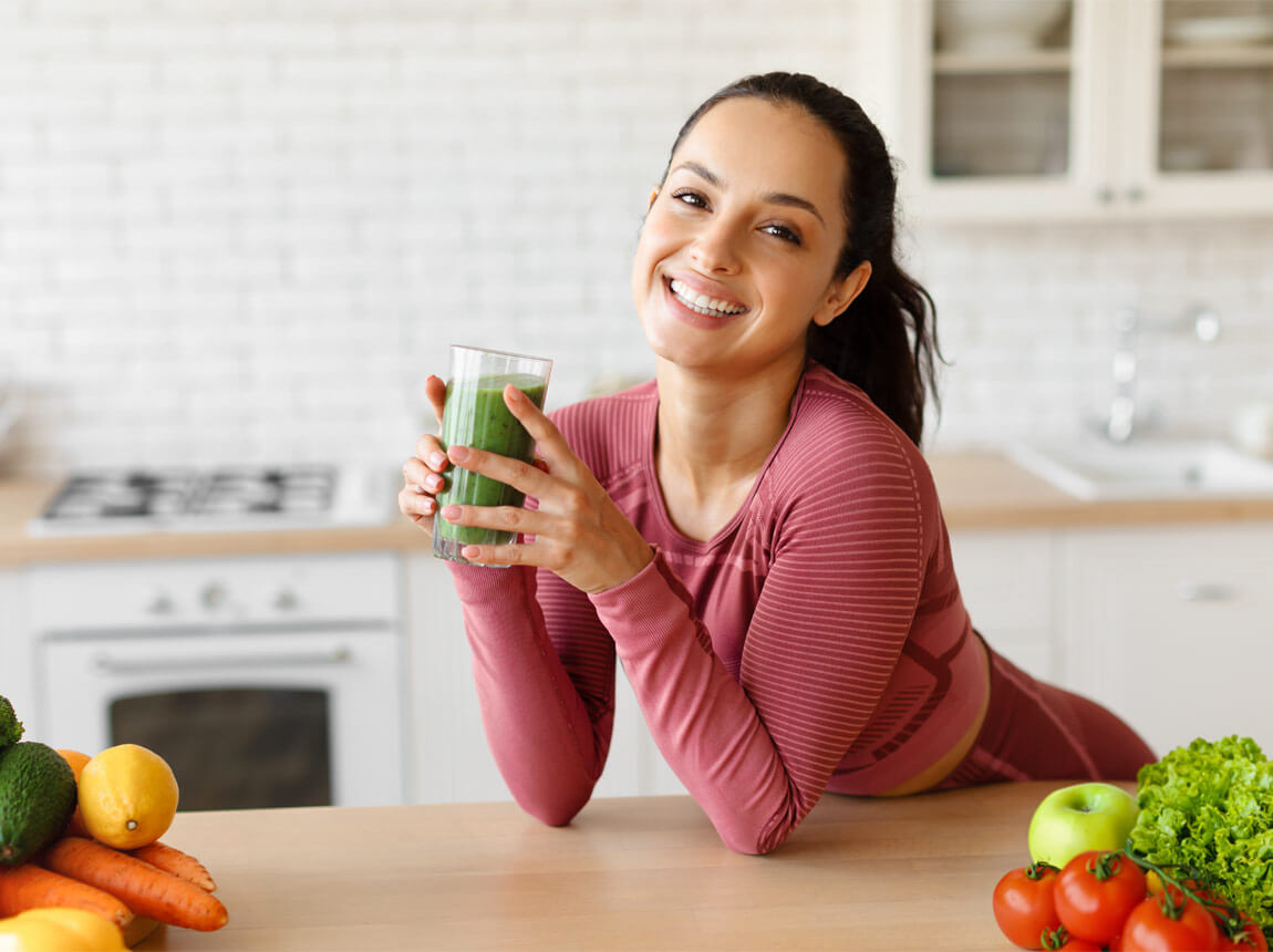 жінка на кухні 