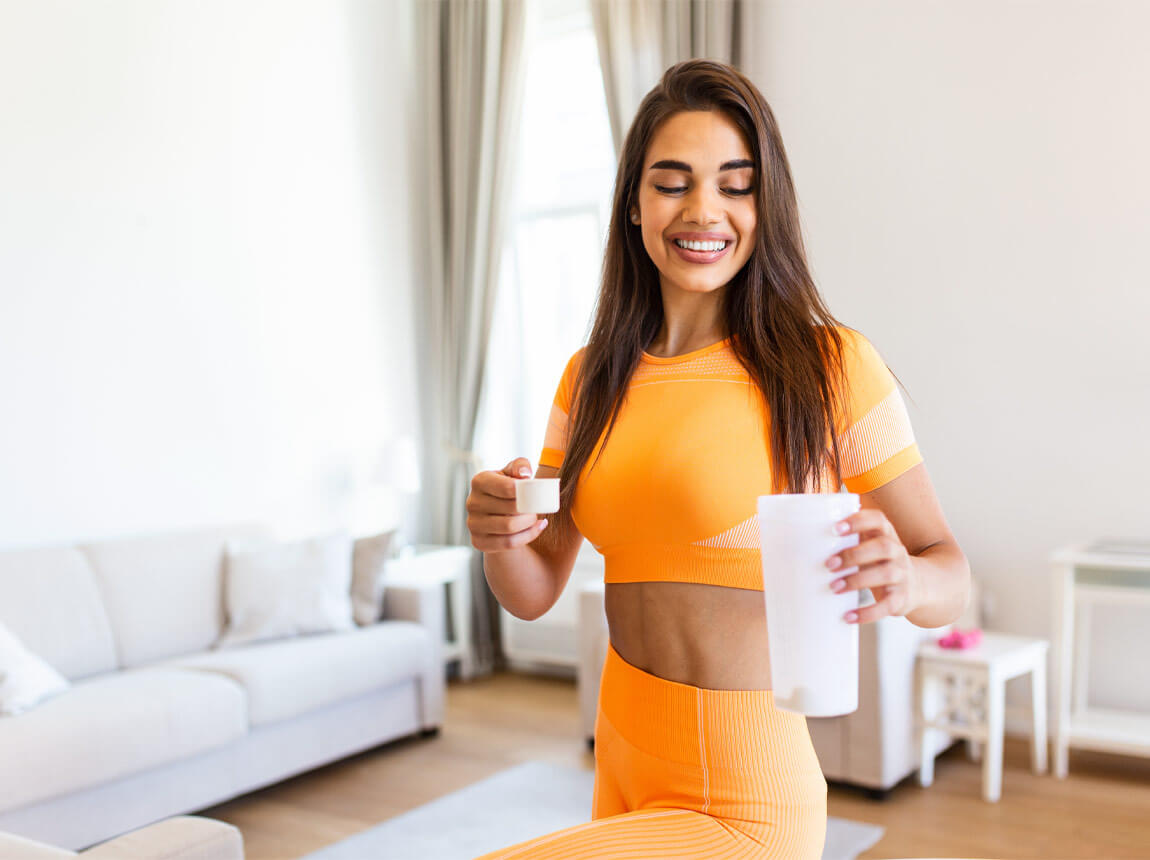 жінка з білковою добавкою 