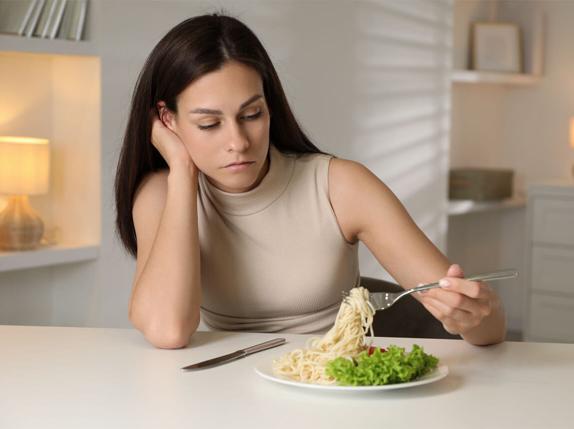 втомлена жінка - нестача білка в раціоні