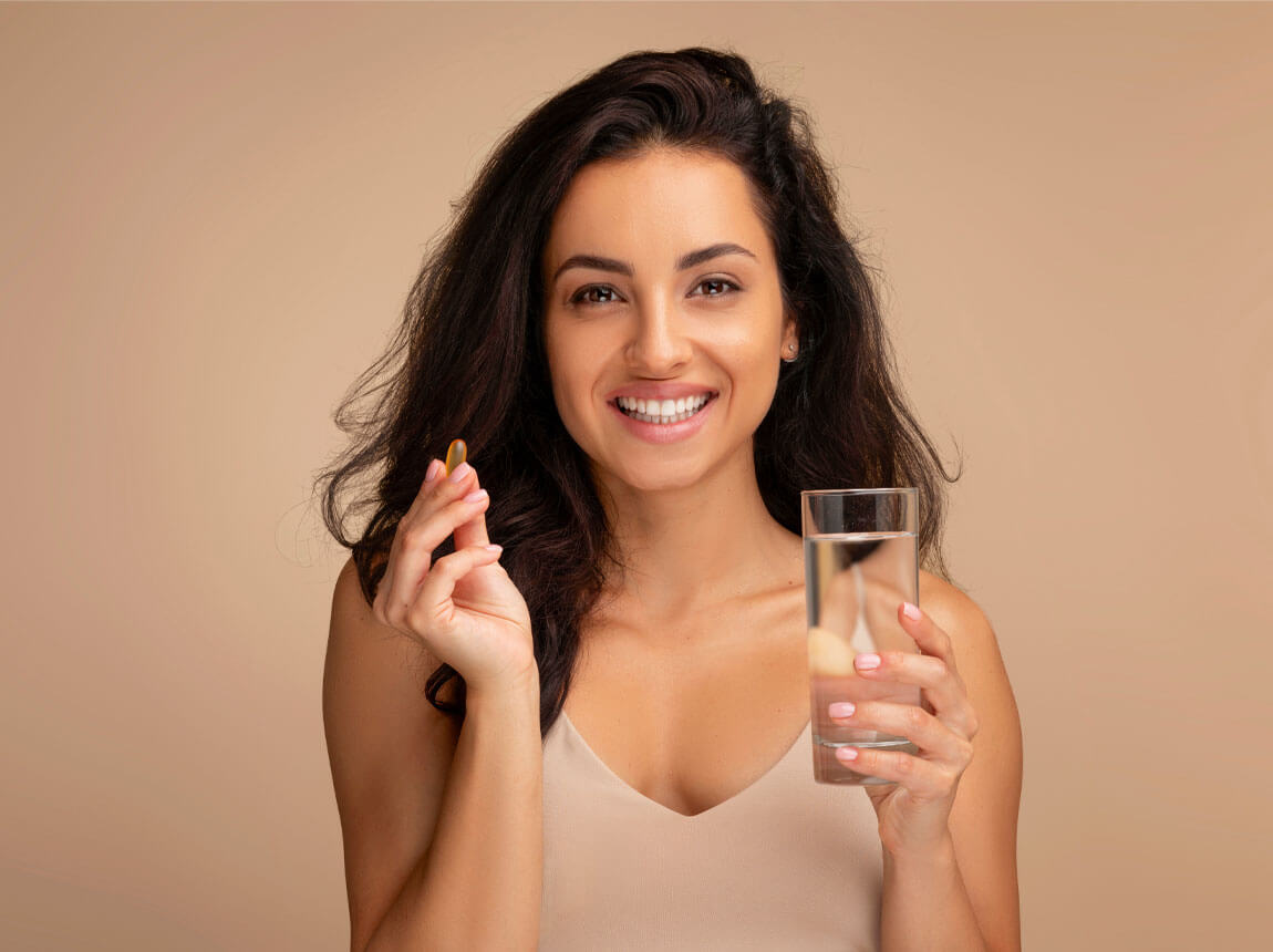 жінка з капсулою - біотин 