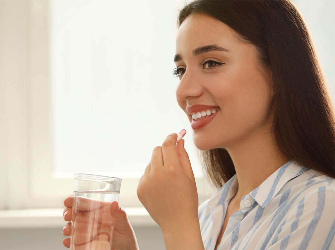 жінка з капсулою - фолієва кислота