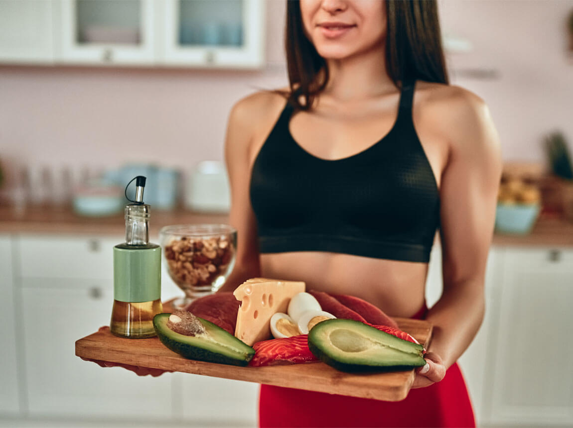 жінка - продукти, багаті на білок