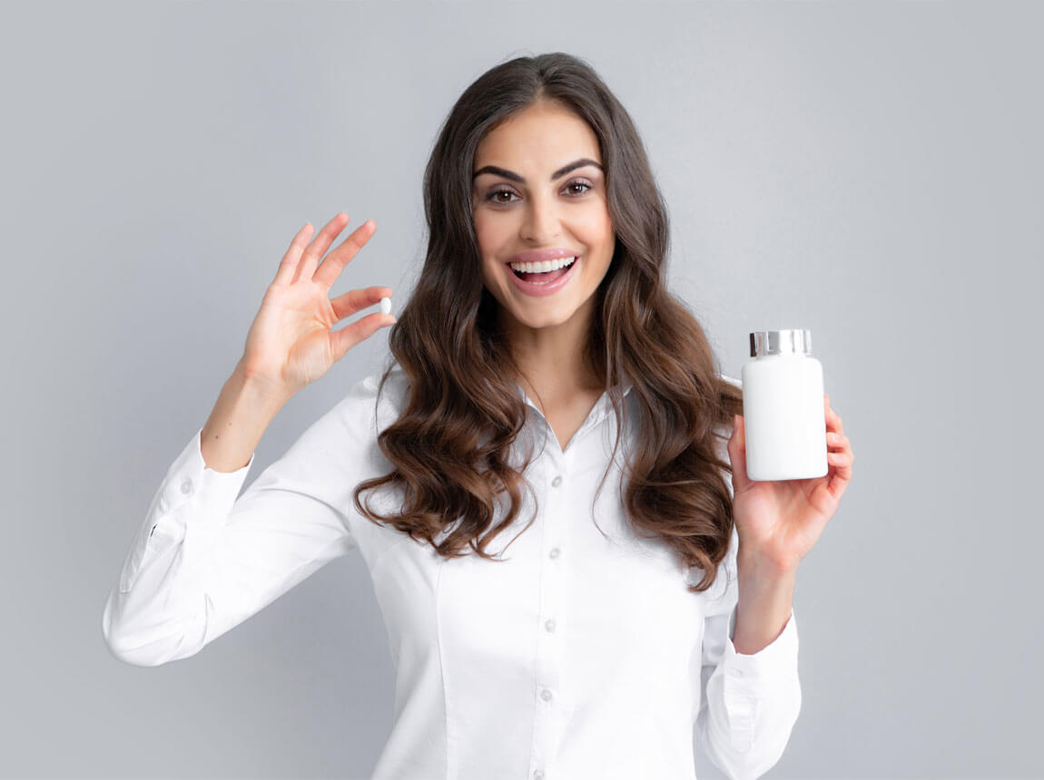 жінка з капсулами магнію