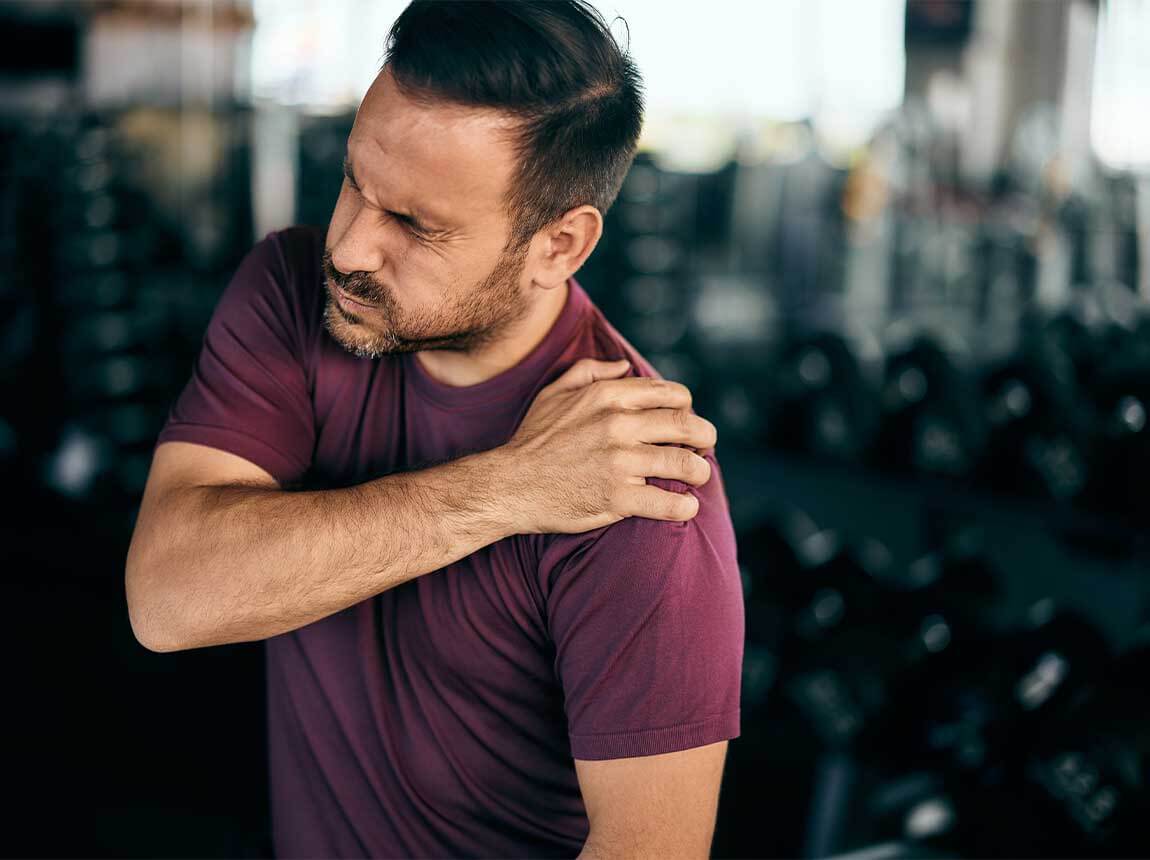 травми плеча &mdash; чоловік 