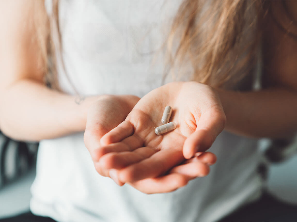 жінка - магній в таблетках