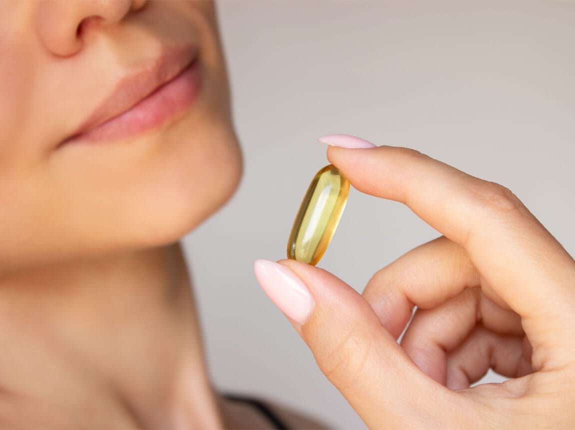 жінка - капсула омега 3