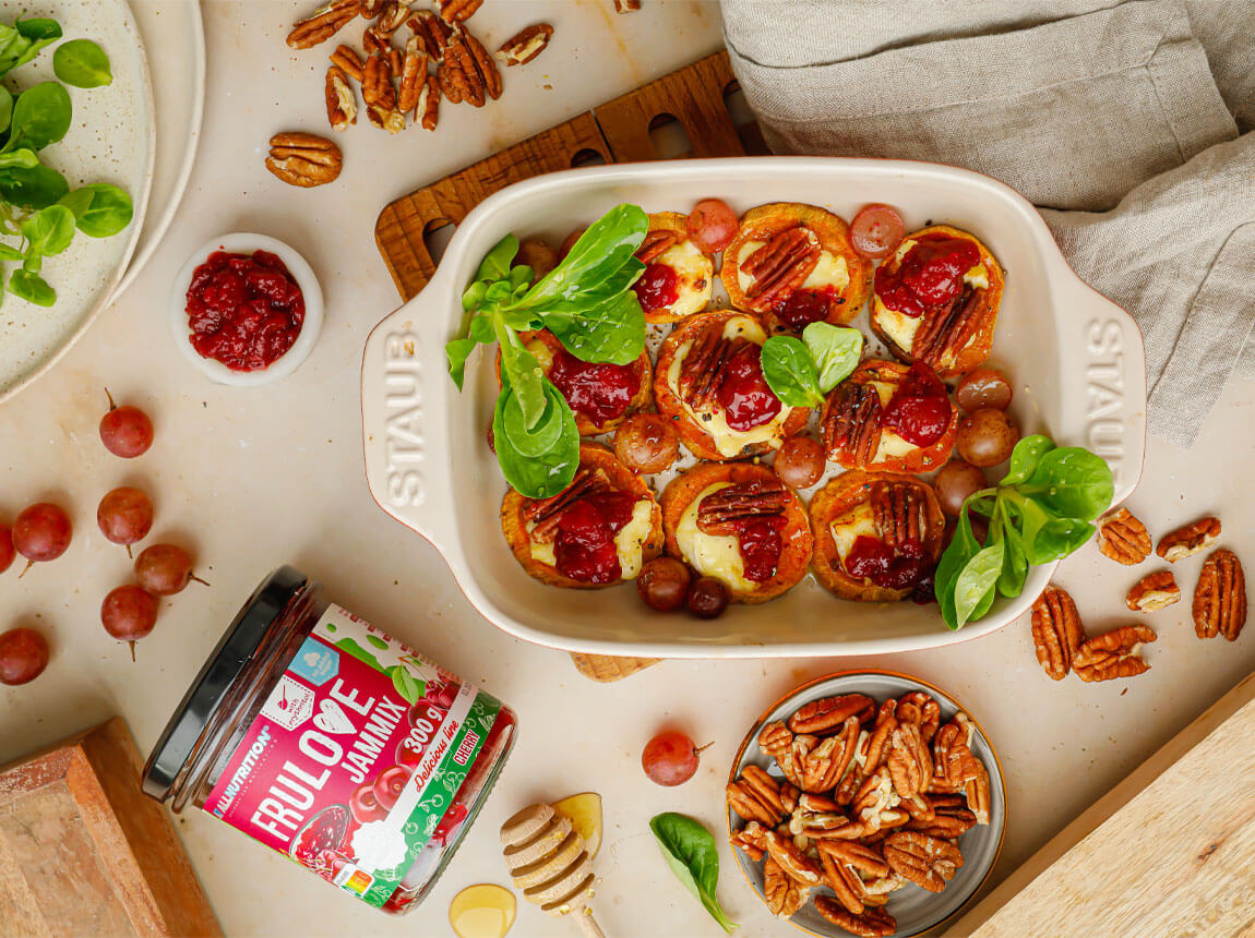 запечені батати з сиром брі, горіхами та Frulove Jammix Cherry