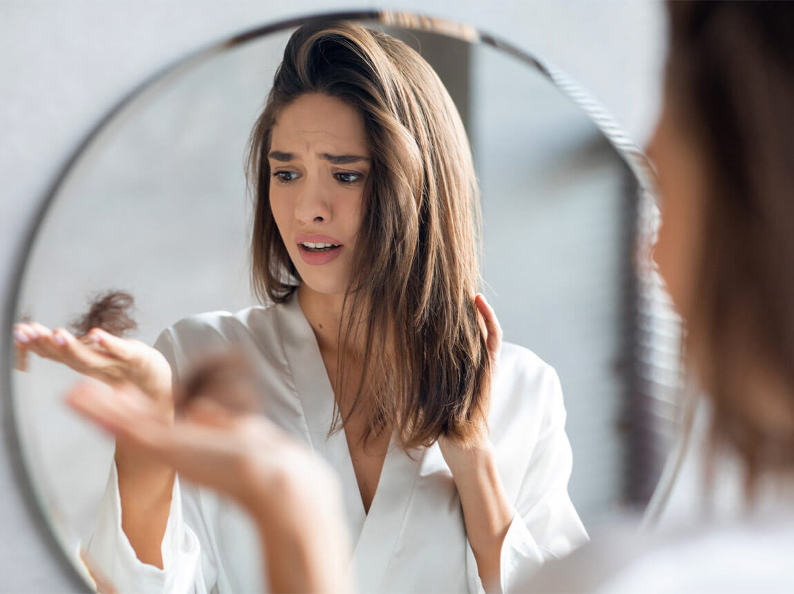 жінка - випадіння волосся 