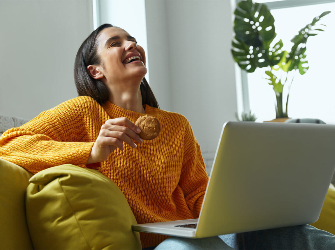 жінка - цукерки, печиво, снеки 