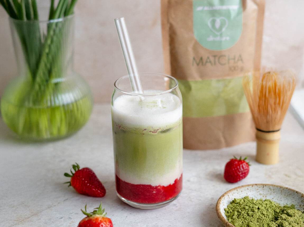 полуничний ICE MATCHA LATTE