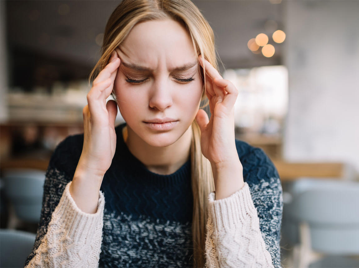 жінка - мігрень