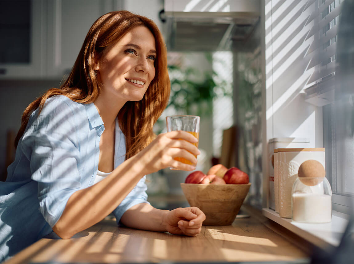 жінка в гарному настрої, вітамін D, вітамін C